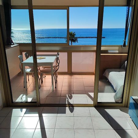 Grand Studio Bord De Mer- Acces Direct Aux Plages 생로랑뒤바르 외부 사진